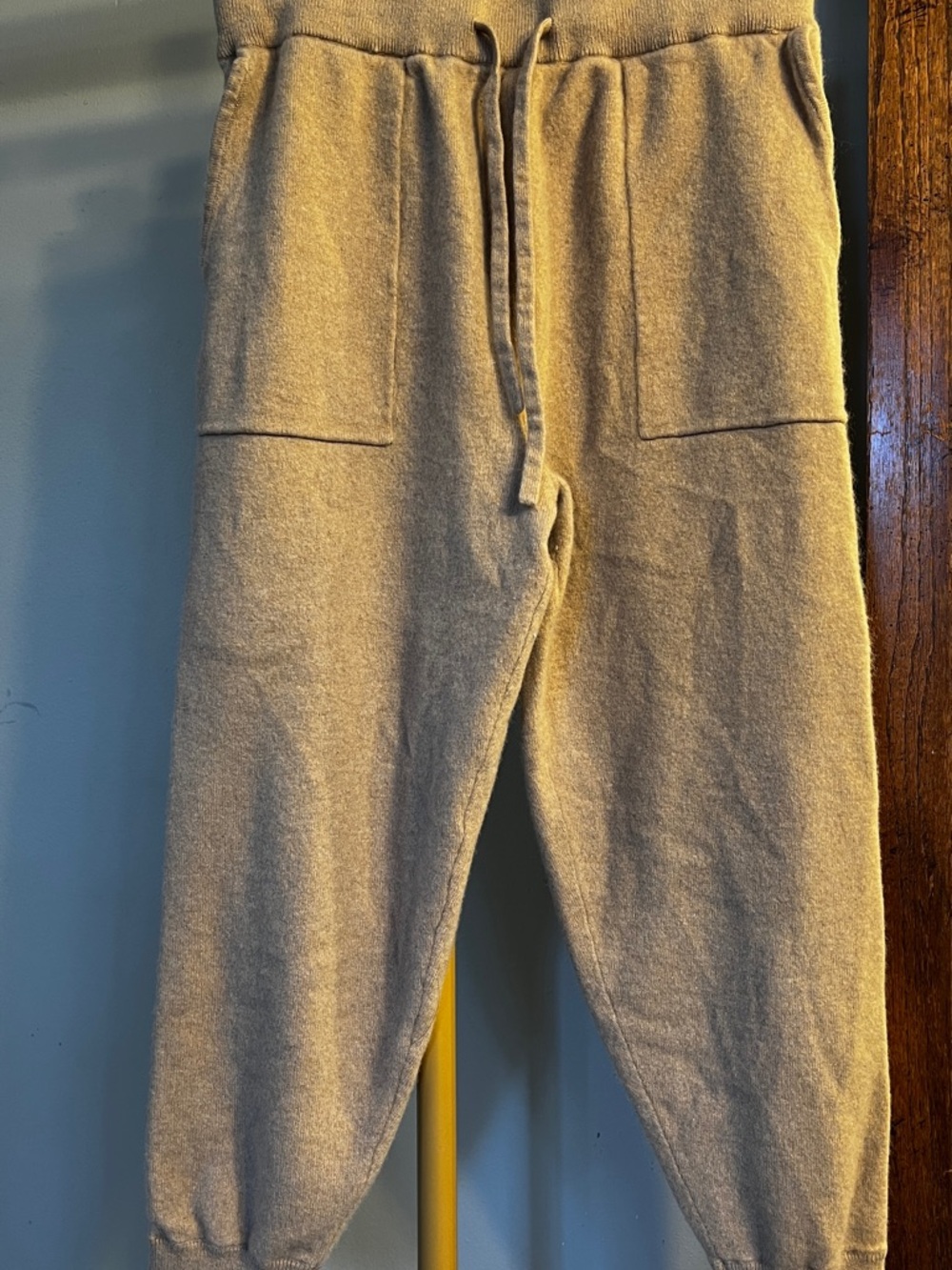 100% Cashmere Beige Drawstring Joggers | Frame Denim